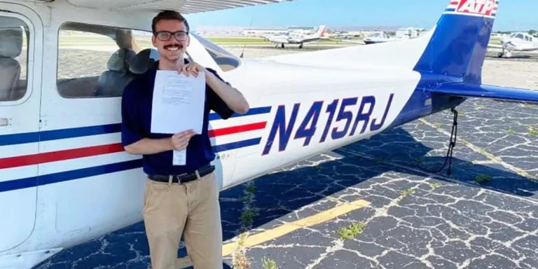 28-Year-Old American Airlines Pilot Dies in Plane Crash Near Washington – His Father Speaks Out